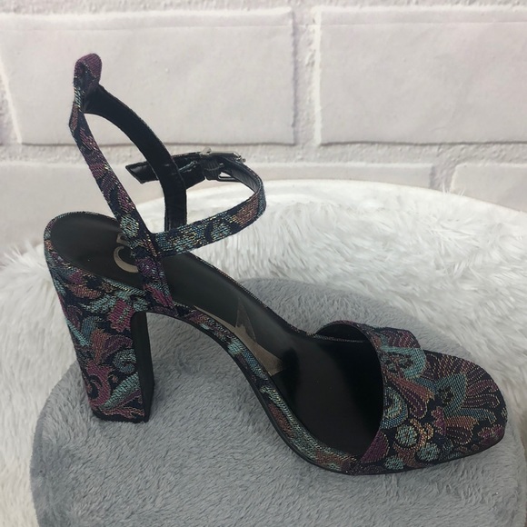 Gianni Bini ankle strap Block heel sandals 4.25in - Picture 3 of 8